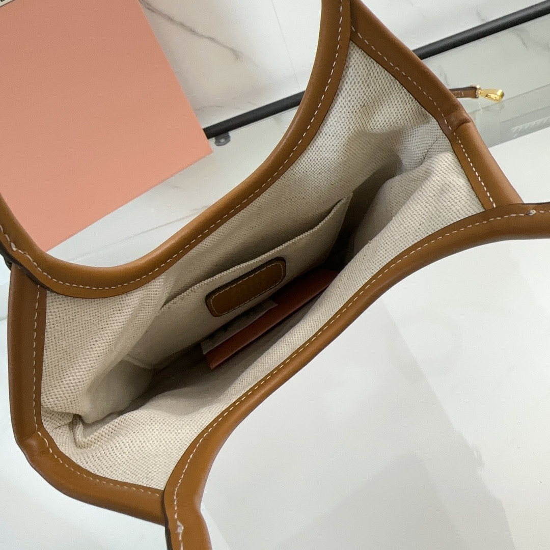 Miu Miu IVY leather handbag 20x 24 cm