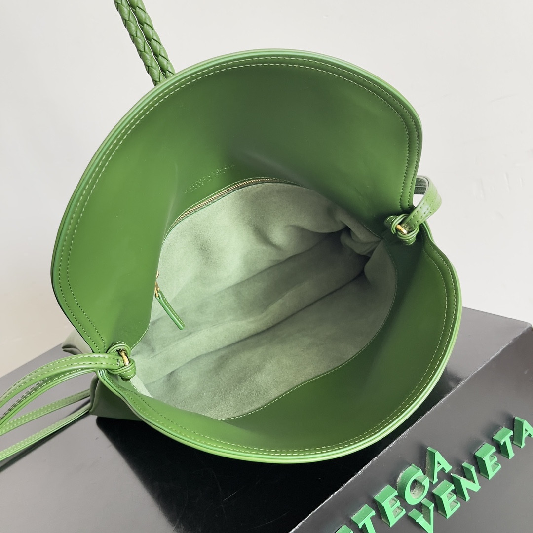 bo*te*ga Ve*ne*ta liberta 23 x 35 x 6cm