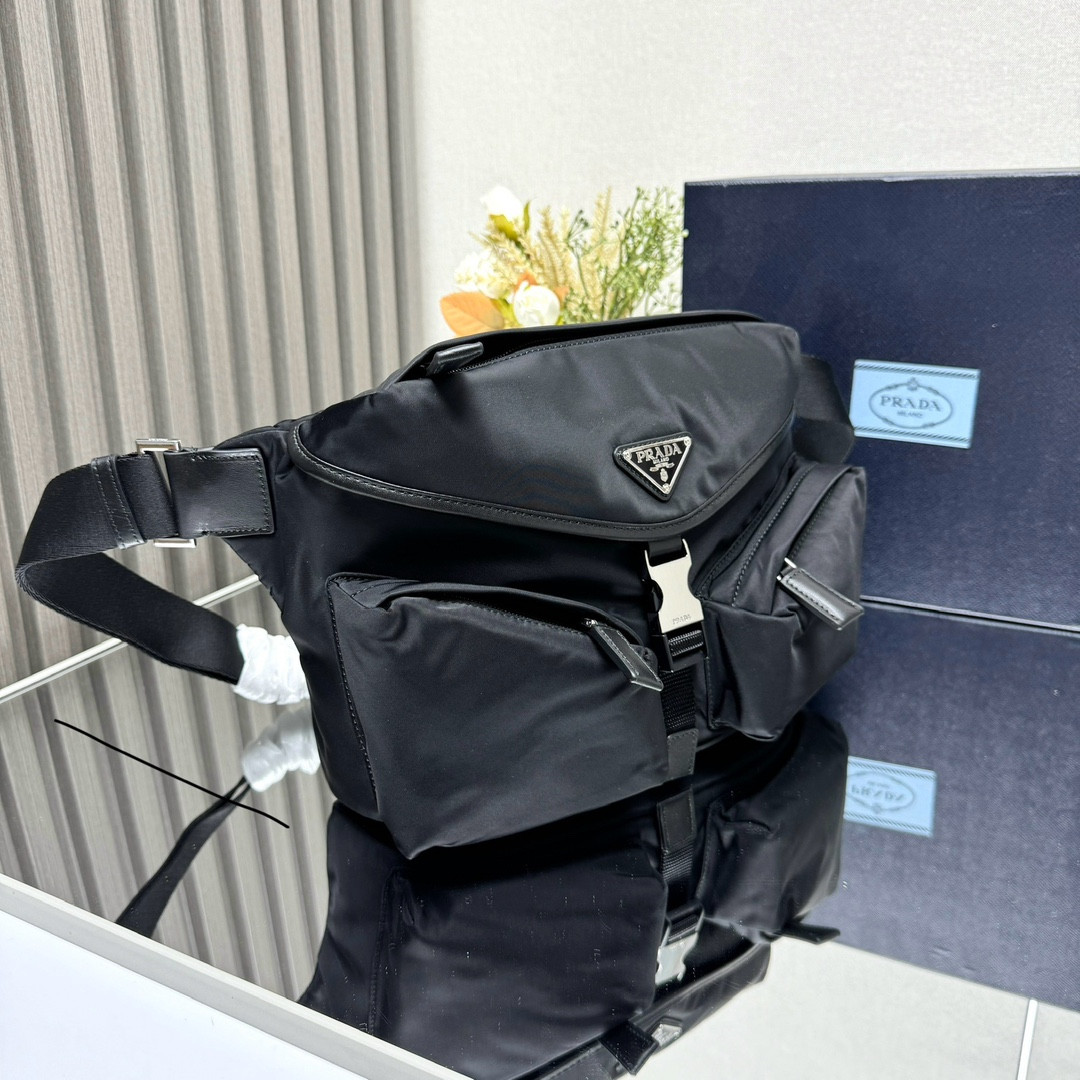 Pra*a re-nylon x leather shoulder bag 18x24x5.5cm