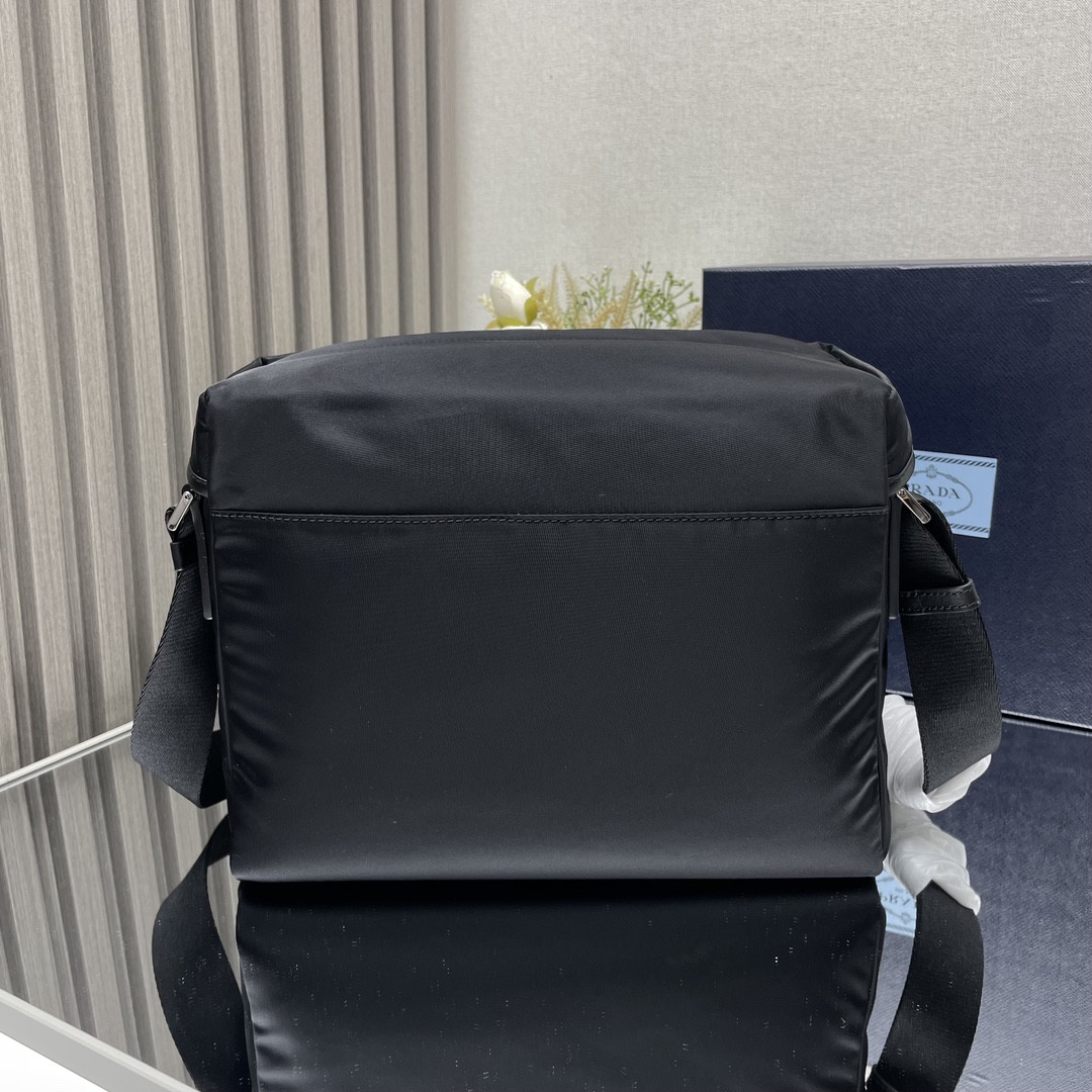 Pra*a re-nylon x leather shoulder bag 23x29x15cm