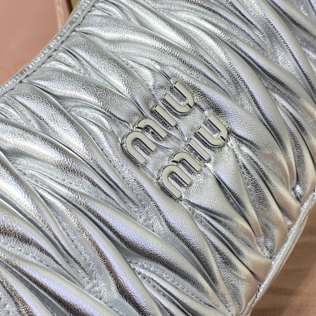 Miu Miu Wander matelassé nappa leather hobo bag 17x20x6cm