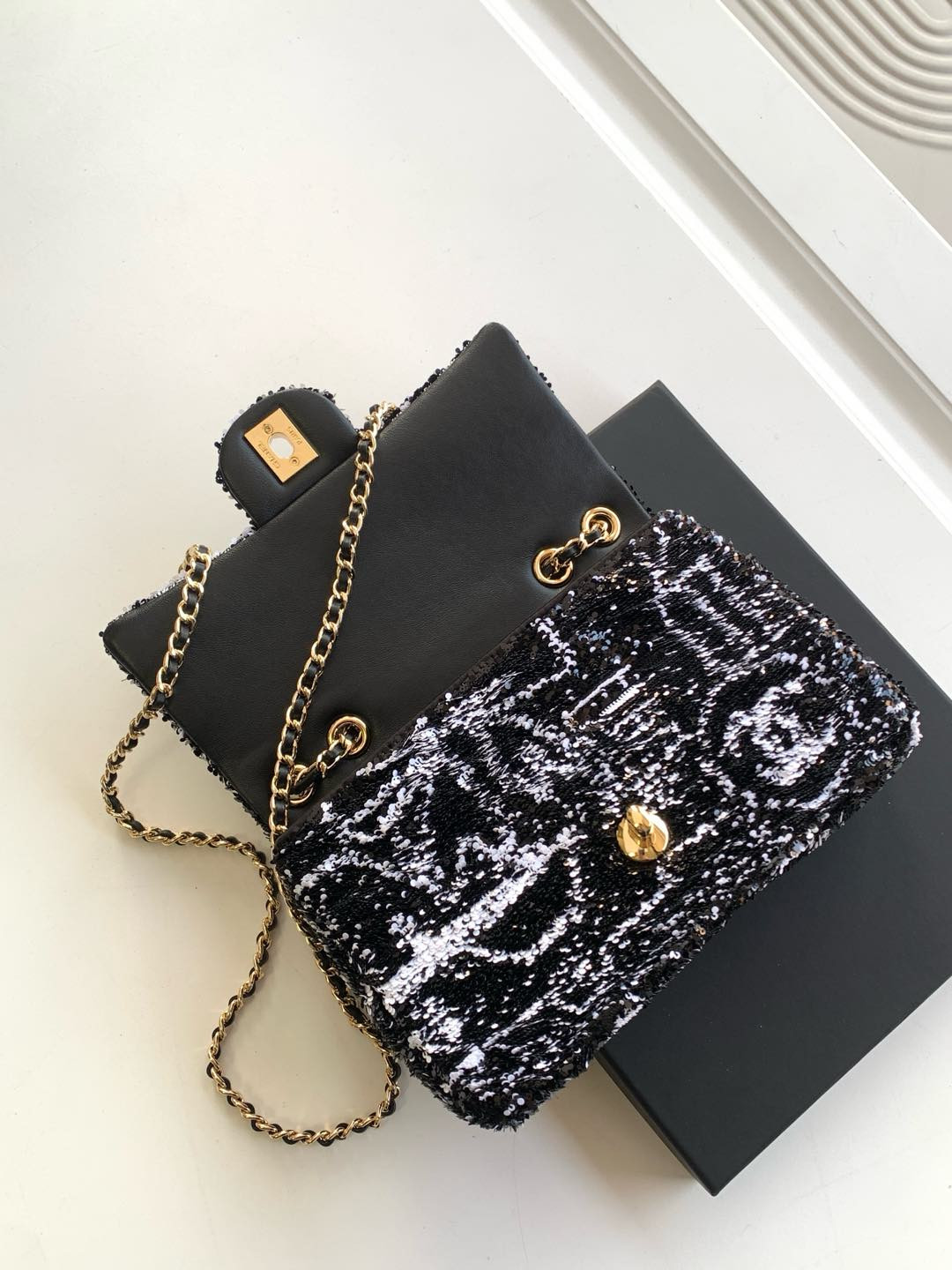 Ch*el flap bag 14x21x8cm