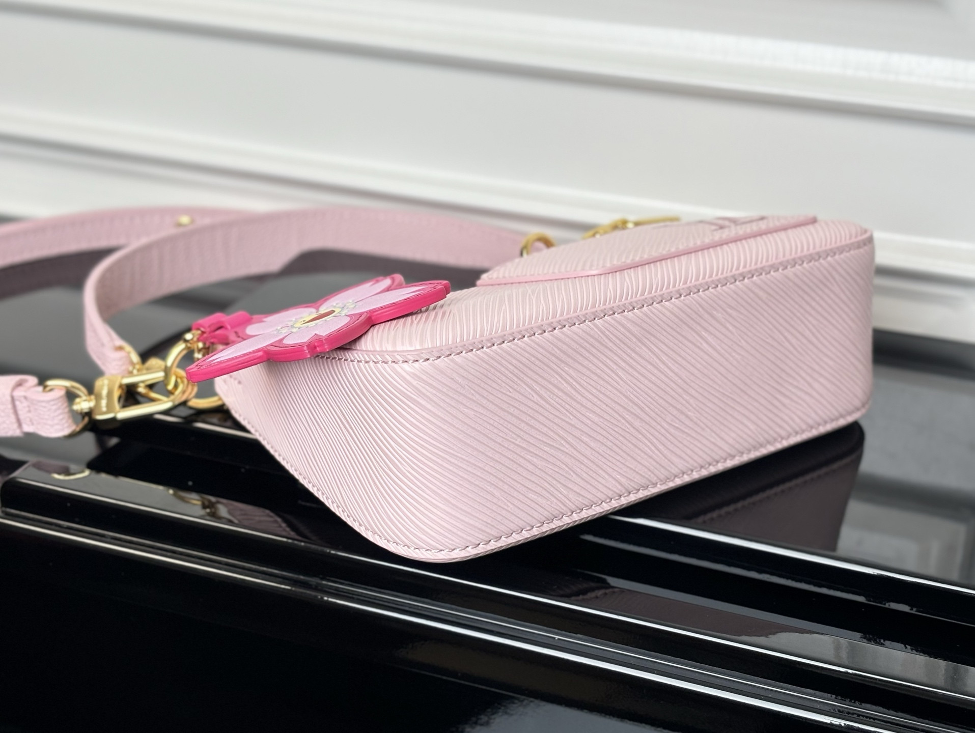 LV x TM Marellini M13101 19 x 13.5 x 6.5CM