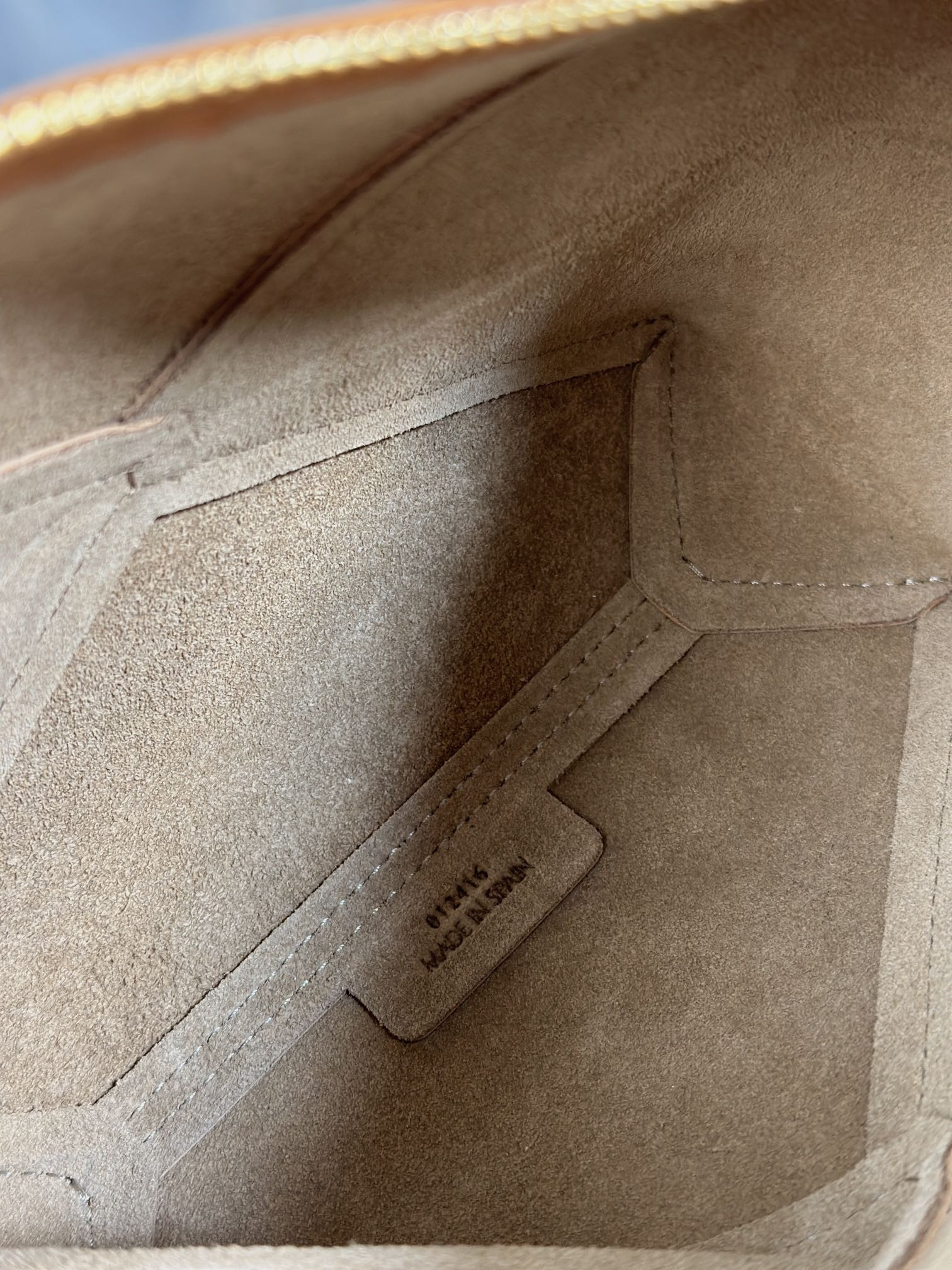 L0ew* puzzle fold pouch in shiny nappa calfskin 15.5x23x6.5cm