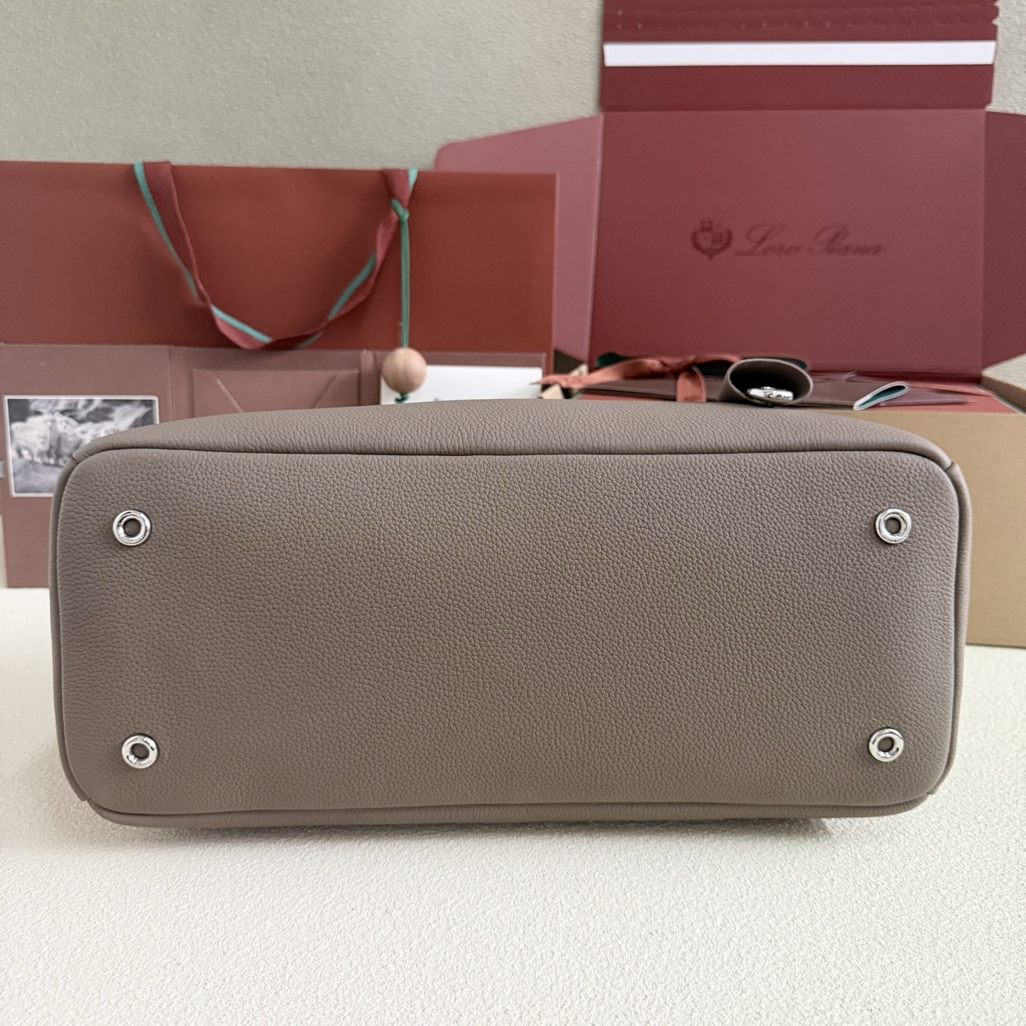 L**o p*ana needle 38x22x16cm