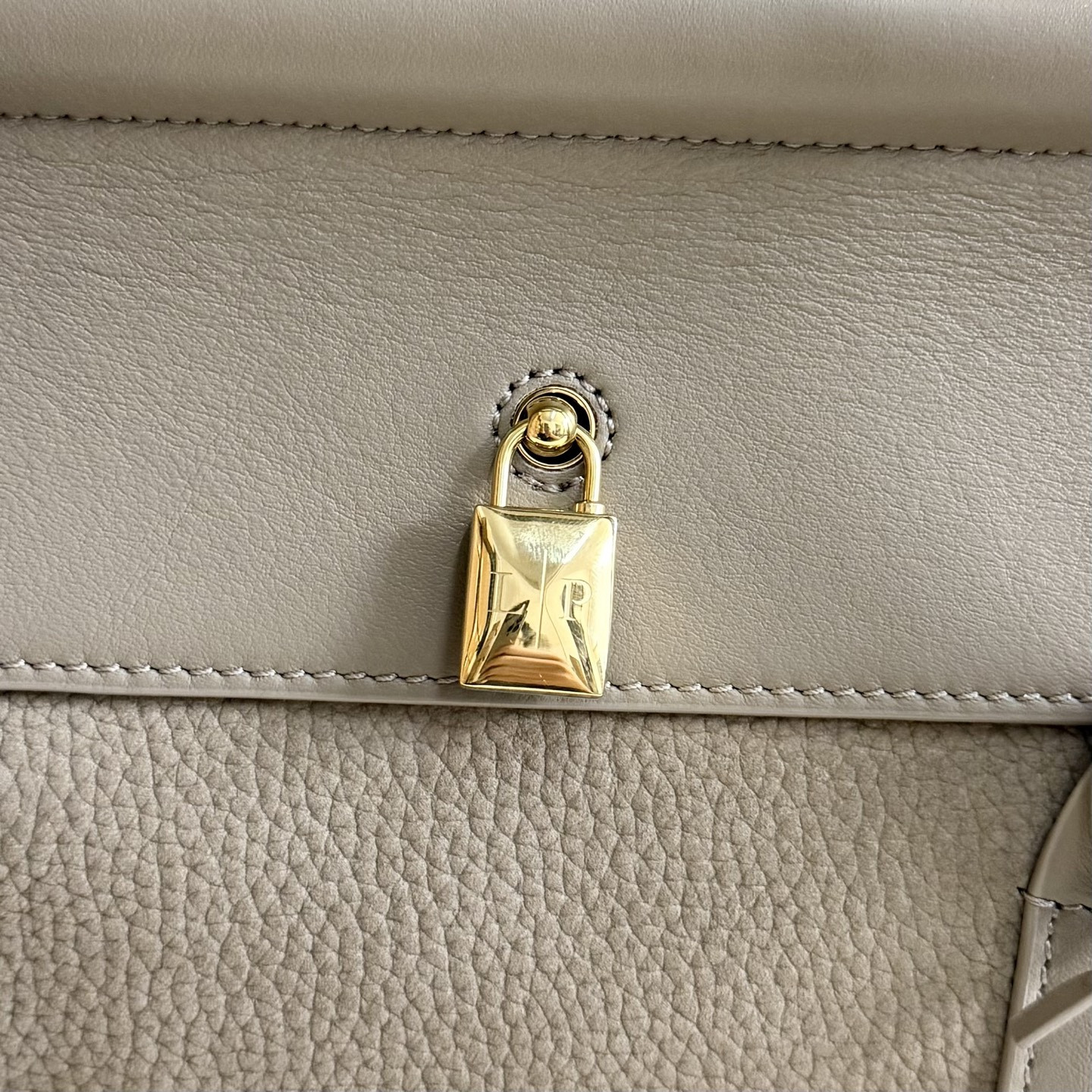 L**o p*ana loom l32 calfskin 33x23x18cm