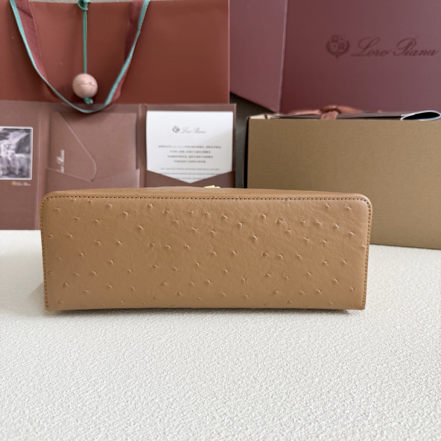 L**o p*ana extra pocket l27 ostrich-grained leather 16x27x10cm