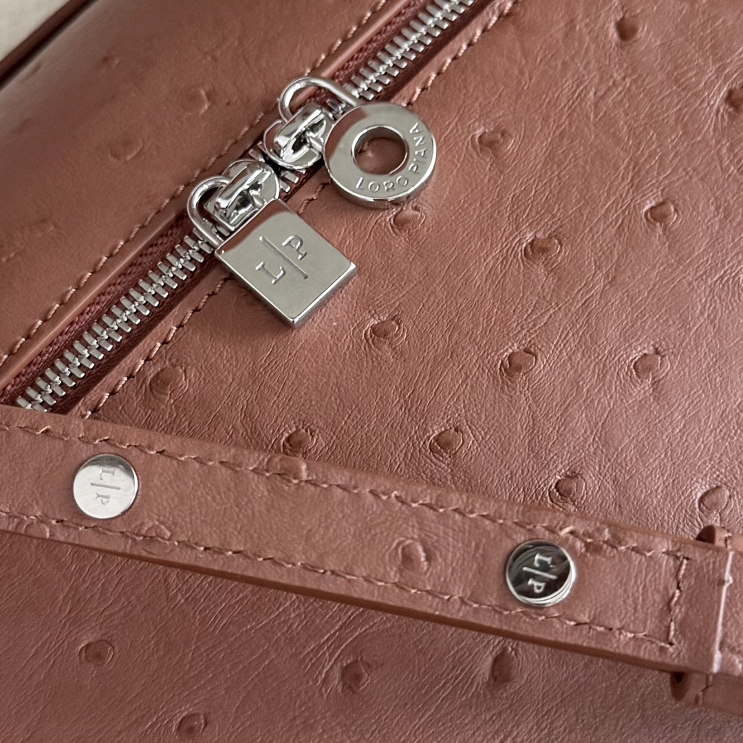 L**o p*ana extra pocket l27 ostrich-grained leather 16x27x10cm