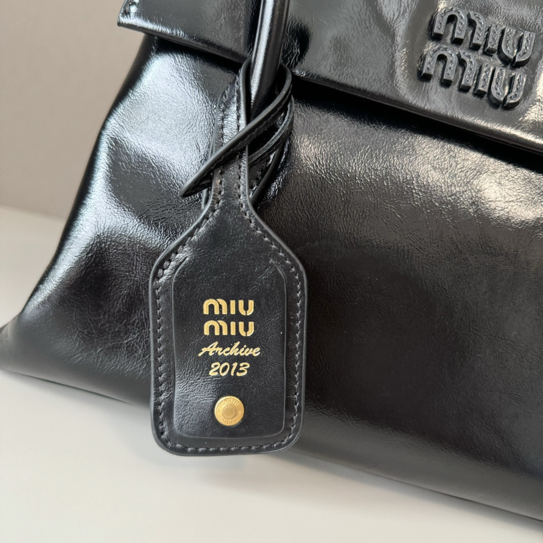Miu Miu Solitaire Shiny Leather Bag 19.5x28x11cm